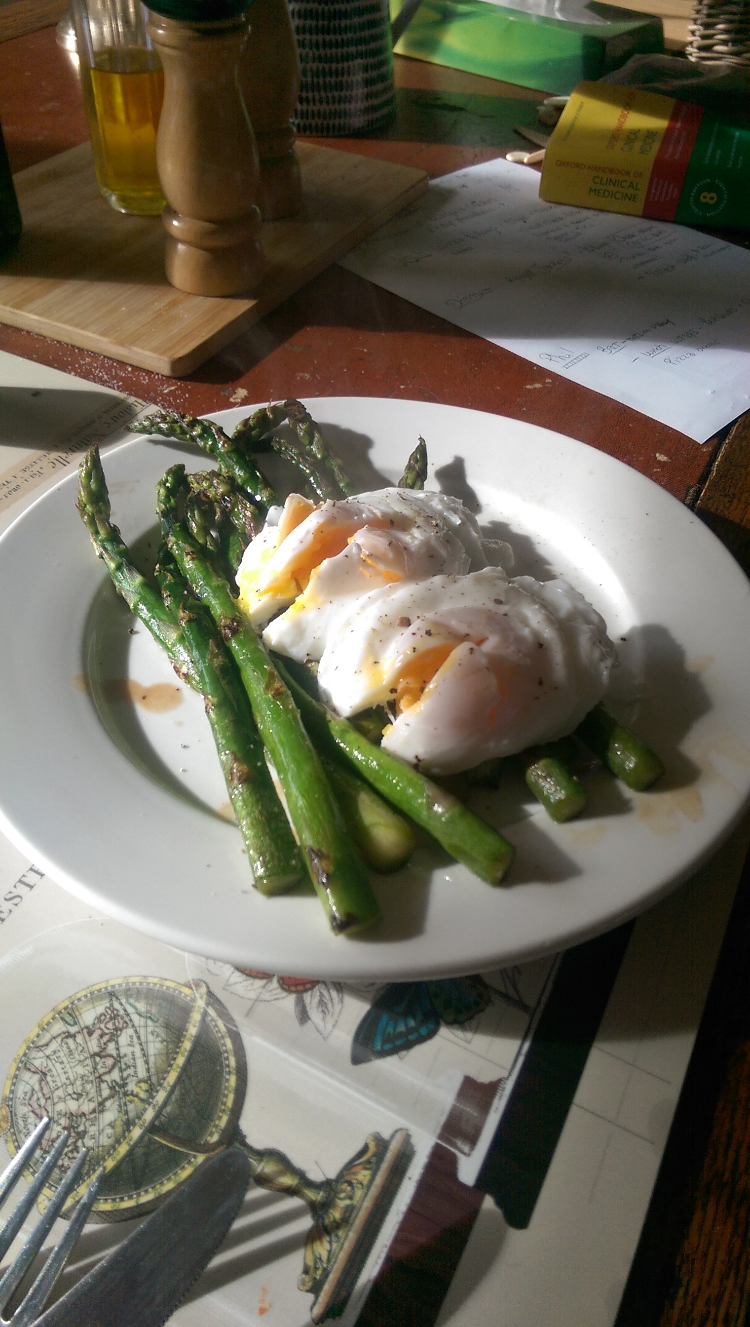 poached eggs and asparagus - The Blood Sugar Diet by Michael Mosley